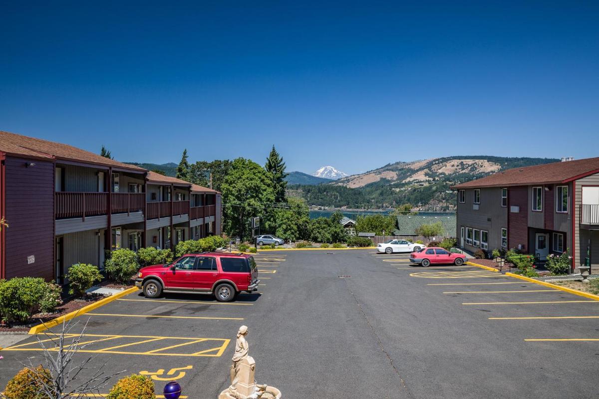 Popular attractions Area Nearby Property